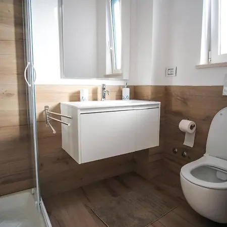 Rossani Miniapartdeluxe - Business Suite *