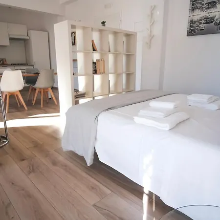 Rossani Miniapartdeluxe - Business Suite Apartman *